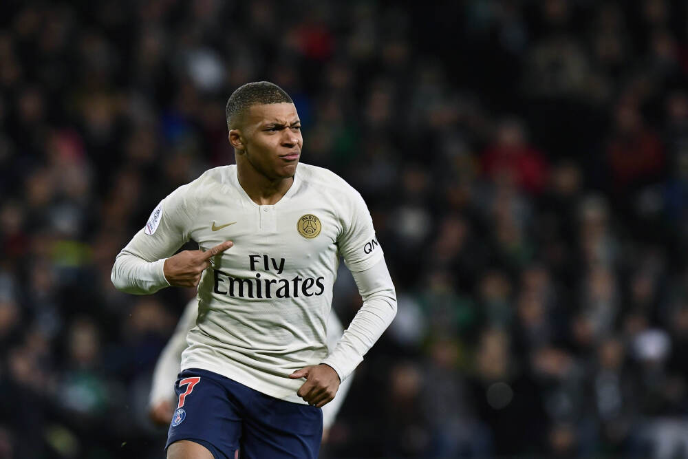 中国勒紧腰带挤出100亿，满街中国卡车反遭“帝国主义”污名